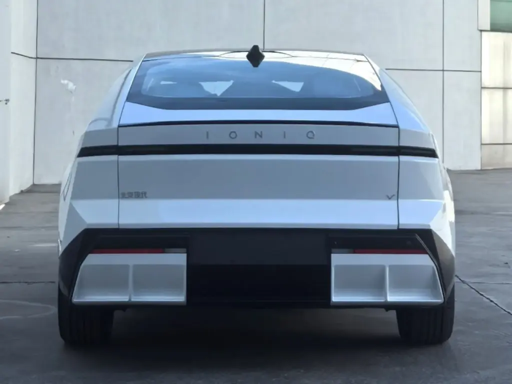 hyundainin-elektrikli-hatchbacki-ioniq-v-tanitildi